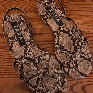 Snake skin design Flat sandals